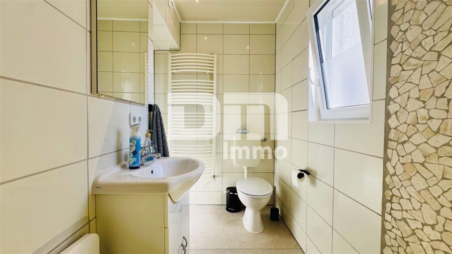 Sanierte Doppelhaushälfte mit großzügigem Garten, Garage & viel Platz für die Familie - EG Badezimmer / Dusche